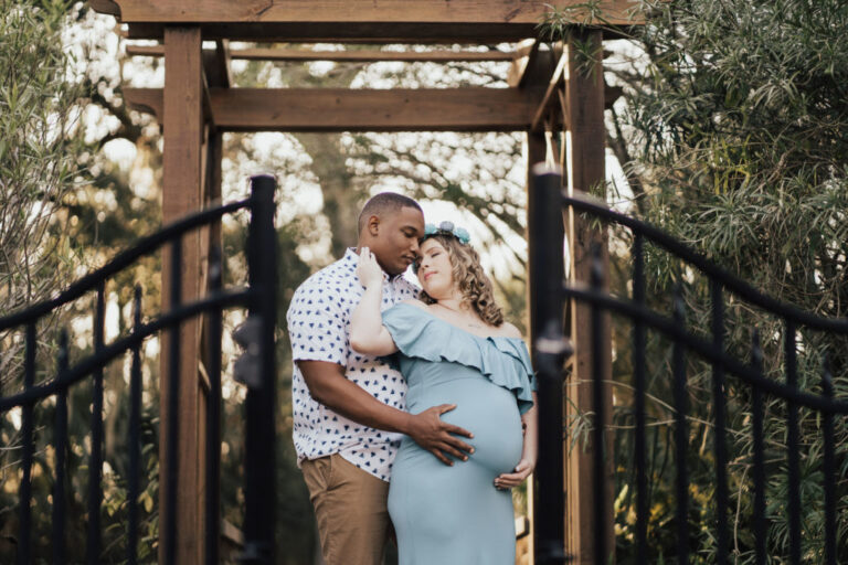 Do You Tip Photographers For Maternity Pictures?