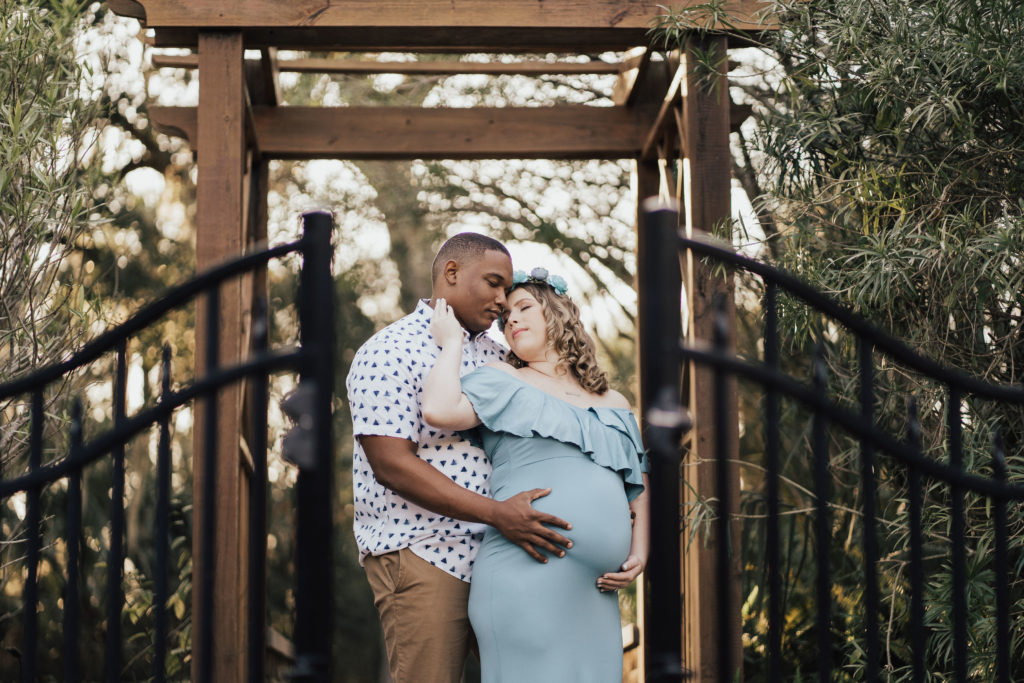 Do You Tip Photographers For Maternity Pictures?